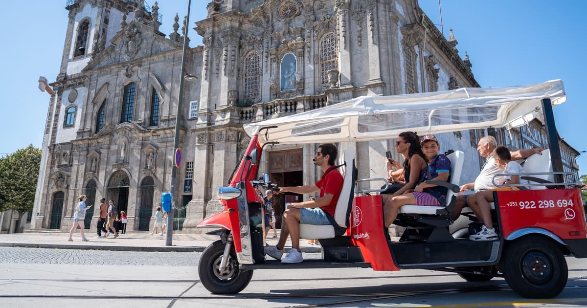 Guided Tuk Tuk Tour & Optional Douro Cruise in Porto