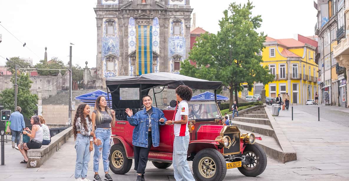 Historic Center Tuk-Tuk Tour in Porto