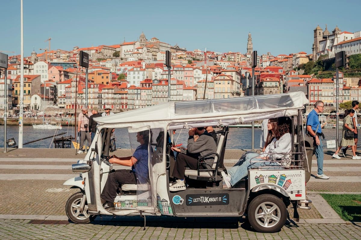 Private Sightseeing Tour by Electric Tuk Tuk in Porto