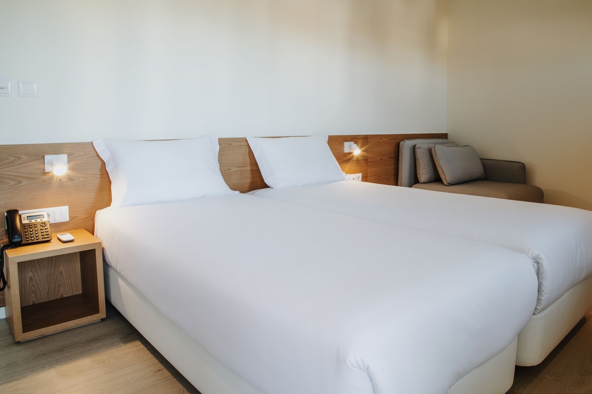 Hotel Spot Family Suites in Bolhão